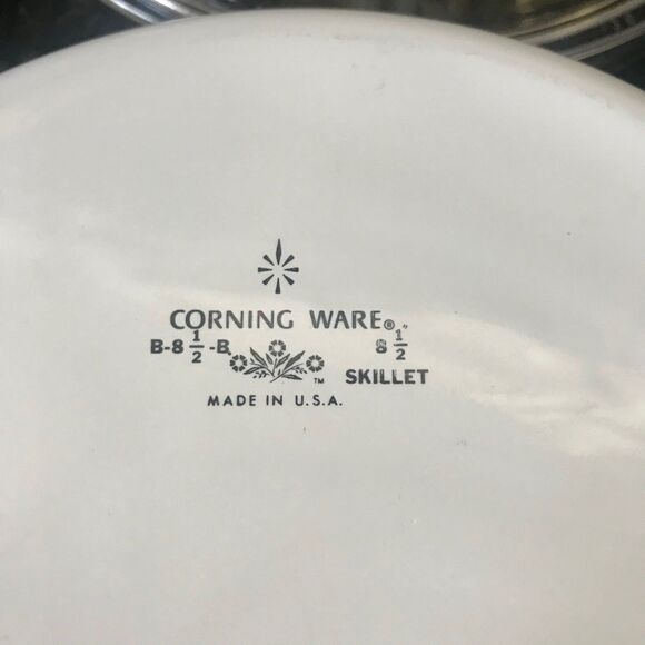 Vintage MCM Corning Ware Casserole Skillet Dish w/ Lid B-8 1/2 -B Yellow Gold - Picture 3 of 4